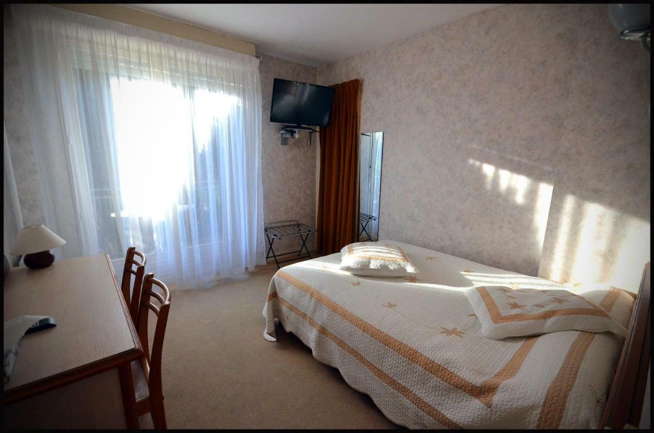 Au Bec Sale Otel La Menitré Dış mekan fotoğraf