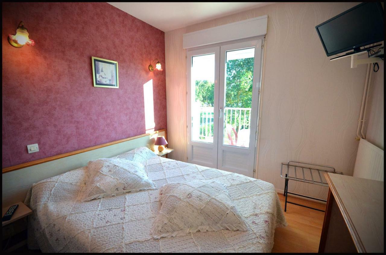 Au Bec Sale Otel La Menitré Dış mekan fotoğraf